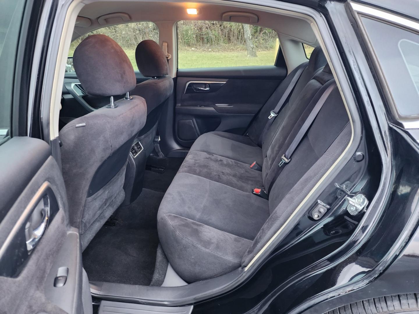 2013 BLACK /Black Nissan Altima 2.5 SV (1N4AL3AP2DC) with an 2.5L L4 DOHC 16V engine, Automatic transmission, located at 1221 Madison St., Shelbyville, TN, 37160, (931) 680-9439, 0.000000, 0.000000 - Photo#3